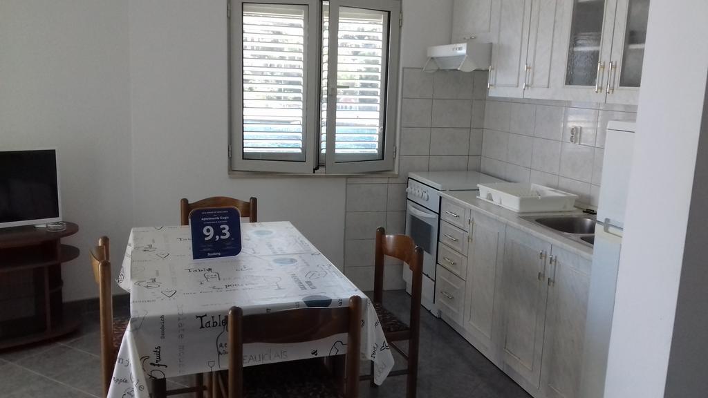Apartments Gugic Prigradica Exterior foto